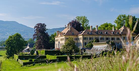 成人直播's Chateau d'Hauteville, located in Vevey, Switzerland
